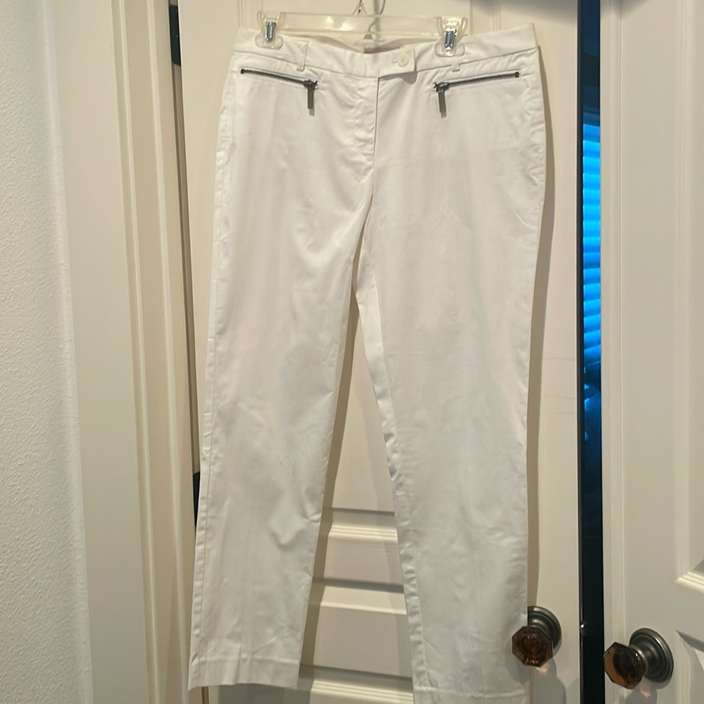 White Michael Kora pant Size 10 with fun zipper pocket detail